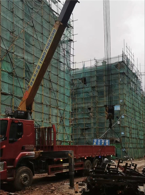 五峰“慢工细活”—— 吊车的 “微动控制” 技术