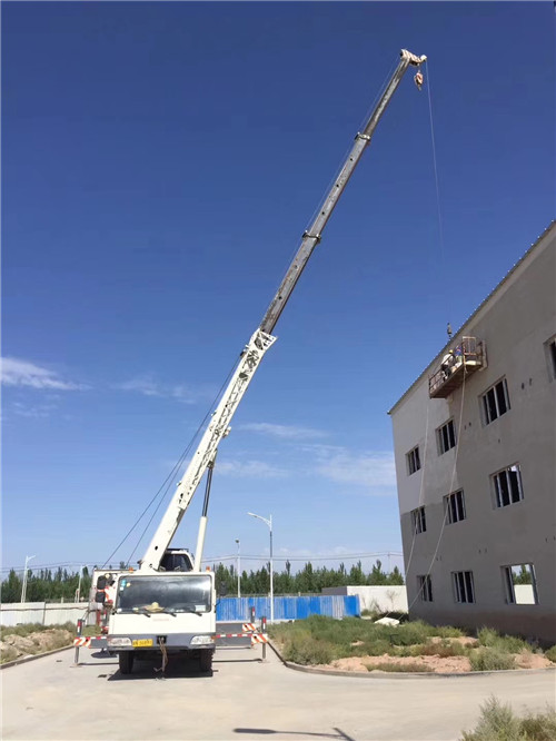 五峰“轻装强干”—— 吊车的 “轻量化臂架” 技术